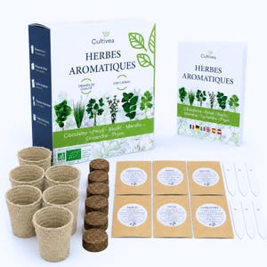 Peut inclure: Un kit de culture d'herbes aromatiques Cultivea comprenant une boîte et un livret blancs marqués Herbes Aromatiques, six pots en fibre beige, six disques de terre compressée, six sachets de graines et six étiquettes de marquage blanches.