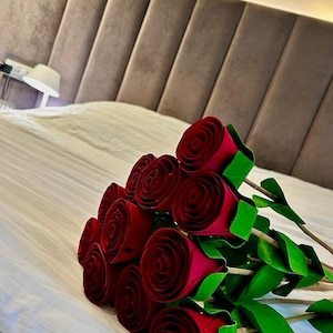 Wooden Rose Bouquet (11pcs) – Handmade Forever Flowers | Romantic Anniversary Gift | 5th Wedding Gift | Eco Home Decor | Lasts Forever