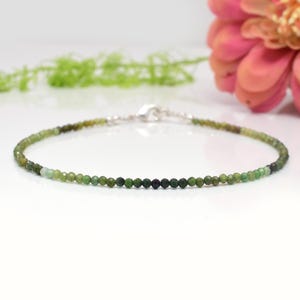 Pulsera de turmalina verde, pulsera de cuentas de 2 mm, pulsera para mujer, joyería de turmalina genuina, delicada pulsera de piedras preciosas para mujer, cristal delicado