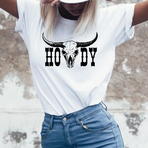 HOWDY Western Skull Graphic Tee | Cowgirl Aesthetic | Country Concert Shirt | Boho Rodeo Shirt | Western Graphic T-Shirt for Women