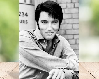 Elvis smiling - vintage black and white themed card - 12.6 x 17.7cm and blank inside - made in the UK