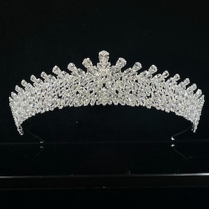 Bridal Crystal Tiara | Elegant Silver Wedding Crown | Sparkling Rhinestone Headpiece for Bride & Prom