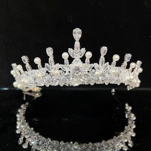 Luxury Pearl and Crystal Bridal Tiara, Elegant Wedding Crown, Sparkling Zircon Headpiece, Princess Style Bride Hair Accessory