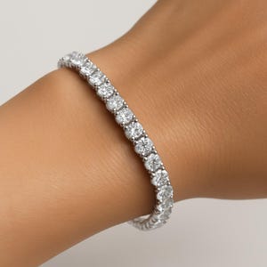 22.46CT Diamond Tennis Bracelet: 14KT White Gold, Round Brilliant Cut