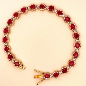 Vintage 18K Yellow Gold Tennis Bracelet Featuring Vibrant Rubies And Sparkling Diamonds In A Classic Line Design A Luxurious Timeless Piece