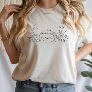 Hedgehog Shirt Cute Minimalist Line Art Tee Woodland Animal Graphic T-Shirt Cozy Cottagecore Nature Lover Gift Animal Lover Tee for Summer