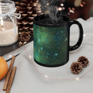 Galaktische Inspiration Schwarze Tasse - Perfekt für Kaffeeliebhaber, Astrophysiker-Geschenke, Weltraum-Dekor, Sternennachttrinken
