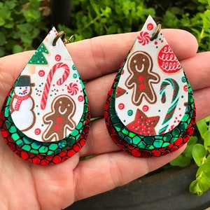 Gingerbread Man & Snowman Christmas Metallic Cobblestone Faux Leather Teardrop Earrings