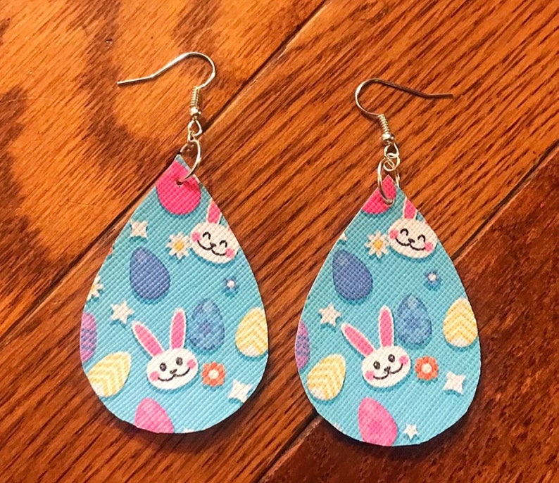 Easter Eggs /& Bunnies Faux Leather Teardrop Earrings