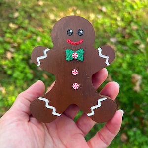 Mini Wood Gingerbread Man Cutout Tier Tray Decor