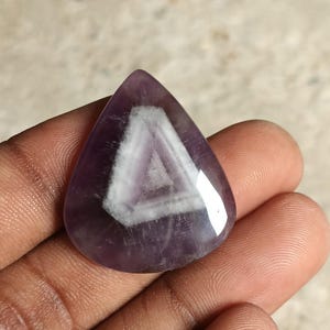36 Cts. Obelisk Amethyst Quartz Wand Mineral Specimen Amethyst. Cevron Amethyst gemstone. Purpal high Quality Natural Purpal Crystal gift.