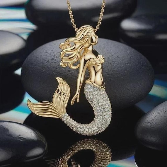 Round Cut Diamond Mermaid Pendant Necklace, for Women's Mermaid