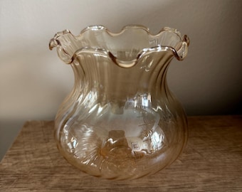 Pantalla de lámpara de cristal rosa óptico vintage con diseño de remolino y adaptador de 1,5 pulgadas.
