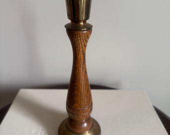 Candelabro antiguo de latón y madera