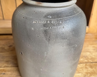 Vaso de cerámica Antique Whites de Utica, Nueva York