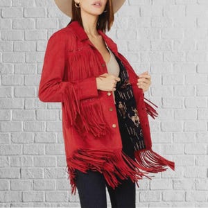 Giacca in pelle scamosciata rossa con frange da donna – Cappotto western con bottoni fatto a mano per feste / giacca da motociclista western in vera pelle / regalo per lei