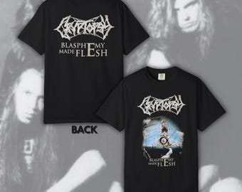 Op de afbeelding: Zwarte T-shirts met de bandnaam "Cryptopsy" in een witte, gestileerde letter. De voorkant van het shirt heeft een afbeelding met blauwe en witte tinten en de tekst "BLASPHEMY MADE FLESH". De achterkant van het shirt heeft de bandnaam en tekst.