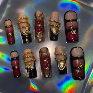 Gothic Royalty Press-On Nails – Red and Black Gold Chains, Cross Charms & Heart Accents