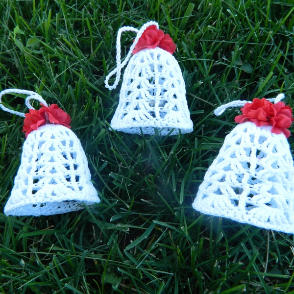 Crochet Christmas tree bells//3 white with flowers on top