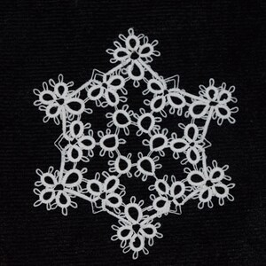 Adorno de copo de nieve grande hecho a mano, blanco, 3 3/4 pulgadas, encaje