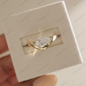 Pear Shaped Moissanite Engagement Ring, Curved Band 14K Gold Wedding Ring, East West Pear Ring, Solitaire, Teardrop Ring Stacking Ring