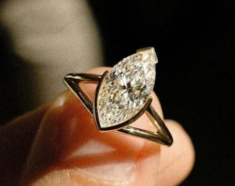 Anello di fidanzamento con moissanite taglio marquise incastonata a mezza lunetta, anello di diamanti taglio marquise con gambo diviso, anello di nozze solitario in oro giallo 14 carati per donna
