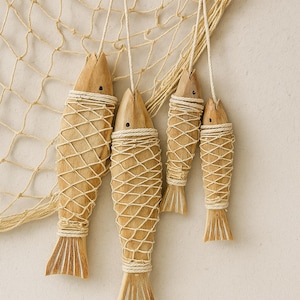 2Pcs Wooden Fish Wall Hanging Décor | Nautical Rope Wrapped Fish Ornaments | Coastal Beach Wall Decoration | Rustic Marine Home Décor