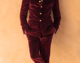 Costume en velours bordeaux pour homme, tenue de mariage sur mesure.