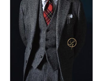 Men’s Classic Gray Herringbone Wool Three-Piece Suit Vintage Tweed Blazer, Waistcoat, and Trouser Set.