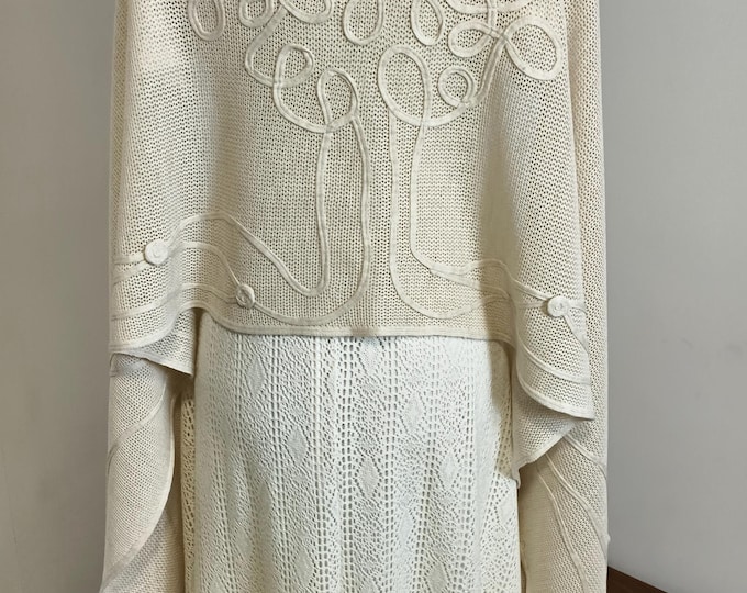 Featured listing image: Merino wool pashmina in net with Sutás embroidery