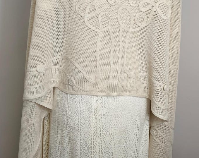 Featured listing image: Merino wool pashmina in net with Sutás embroidery
