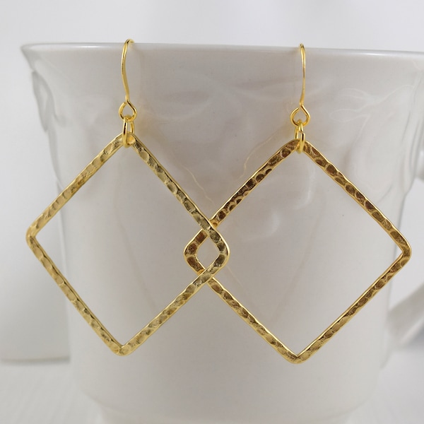 Lightweight golden earrings - Dangle earrings - Hoop earrings - Plated earrings - Free shipping to CANADA