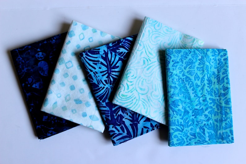 100/% QUILTING COTTON FAT QUARTERS BATIK STYLE FABRIC 4 DESIGNS BLUE SELECTION