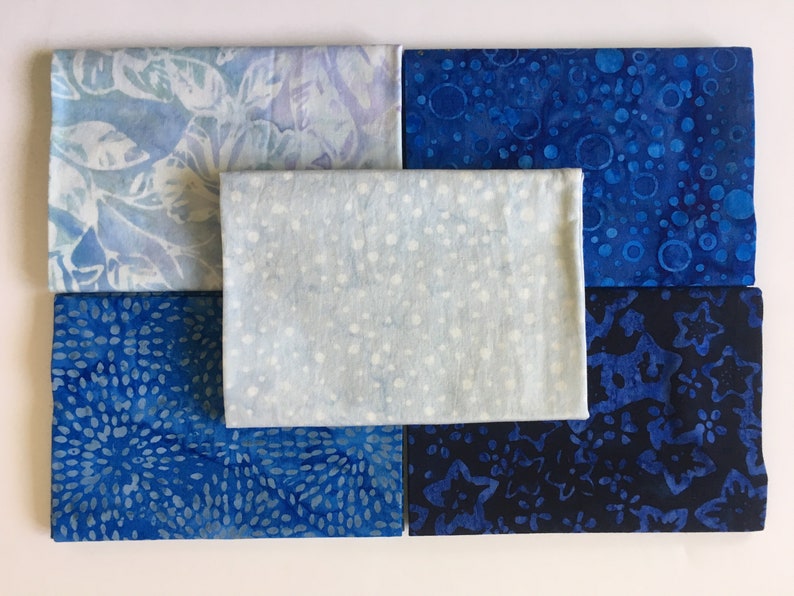 100/% QUILTING COTTON FAT QUARTERS BATIK STYLE FABRIC 4 DESIGNS BLUE SELECTION