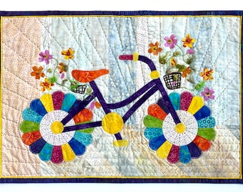 Mini grillige fiets kunst quilt, origineel ontwerp, kunst aan de muur cyclus, kunst moderne bloemen fiets, vintage fiets, gewatteerde decor van het huis, Sally Manke kunst