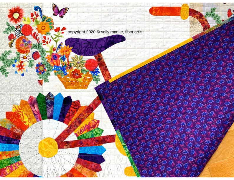 Puede incluir: Una colcha colorida con una bicicleta con una cesta de flores, una mariposa y el texto "copyright 2020 &copy; sally manke, fiber artist".