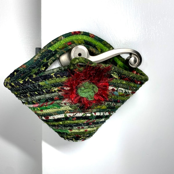 Coiled Rope Clothesline Doorknob Basket for Backdoor Catch, Hanging Holiday Door Organizer,  Christmas Green