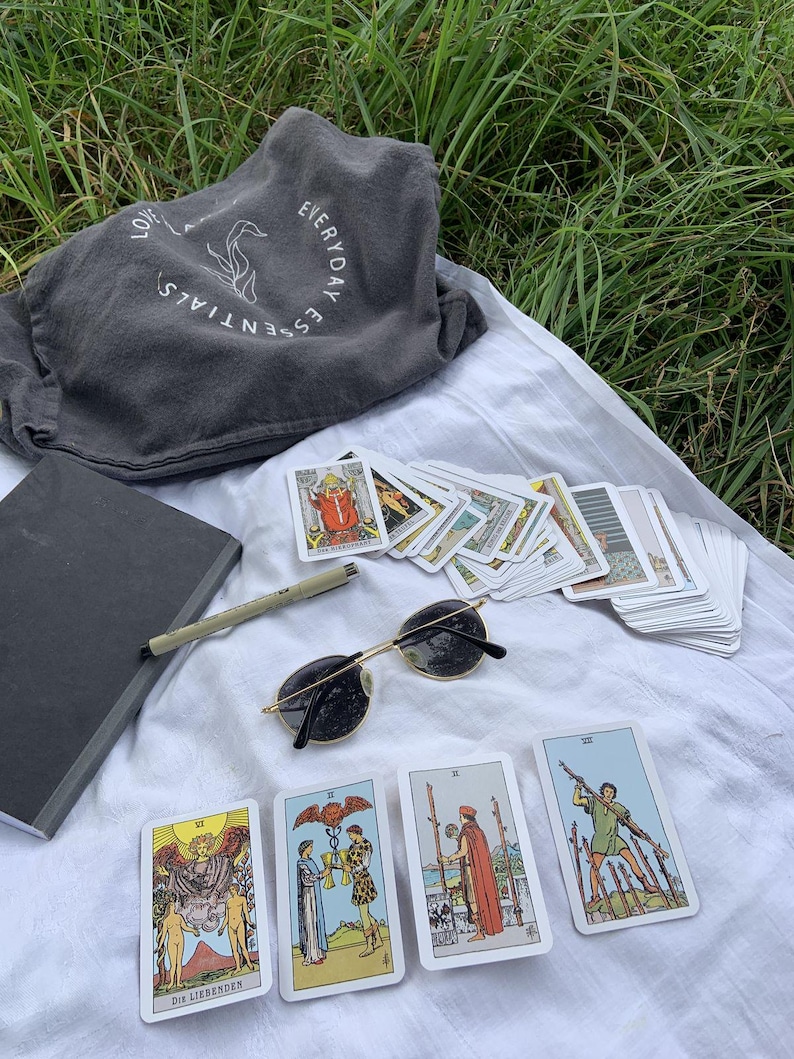 This twin flame psychic session channels soul connection read, twin flame reading, and twin flame truth. With psychic love guide focus, karmic soulmate insight, and spiritual union themes, you receive relationship psychic clarity and soul healing read. A quick psychic read and 1 hour psychic deep love reading are delivered with compassion.