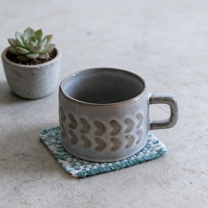 Handgemaakte keramische koffiemok, theekopje grijs aardewerk, kleine espressomok 230 ml, kopje minimalistisch aardewerk, cadeau voor koffieliefhebber