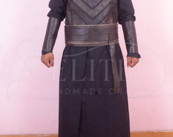 Braunes Weltraumritter-Cosplay-Kostüm, Fantasy-Krieger-Tunika, Gürtel, Umhang, maßgeschneidertes Sci-Fi-Kostüm für Erwachsene