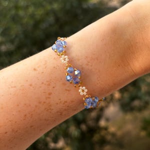 Blue Summer Bracelet, Beaded Flower Bracelet, Daisy Bracelet, Green Floral Bracelet, Aesthetic Flower Bracelet, Gift for Her, Birthday Gift