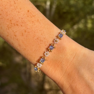 Beaded Flower Bracelet, Daisy Bracelet, Green Floral Bracelet, Aesthetic Flower Bracelet, Gift for Her, Birthday Gift