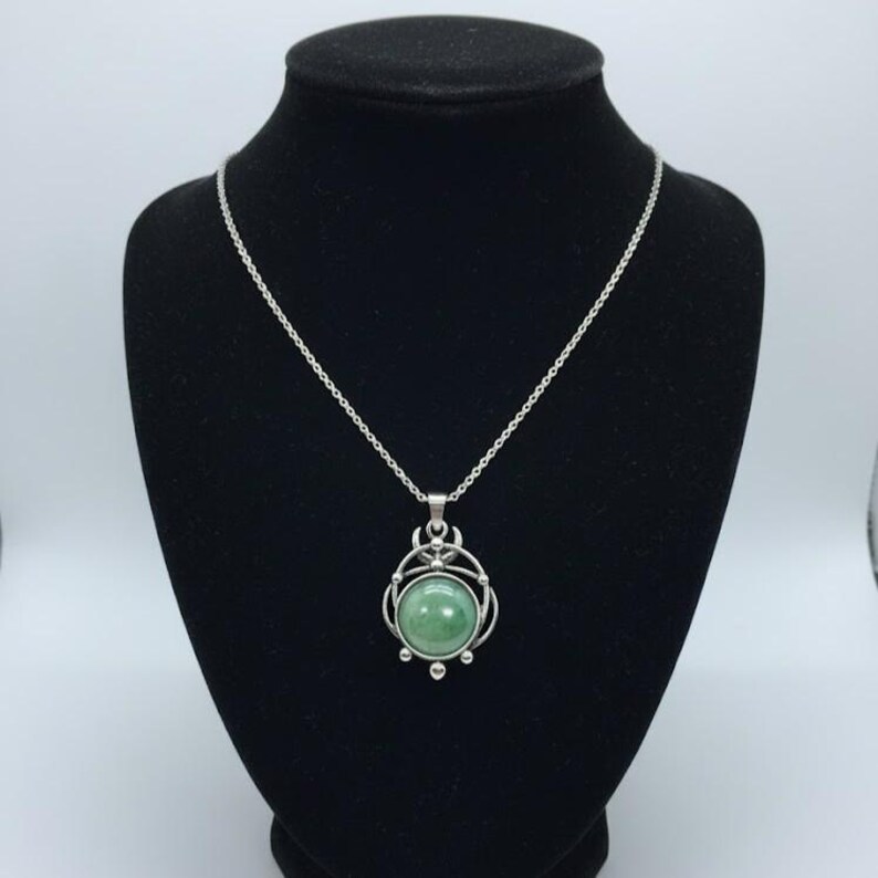 Green Crystal Healing Pendant with Chain