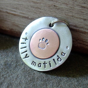 Hundemarke- personalisierte gemischte Metallmarke Versiegelt mit einer Pfote
