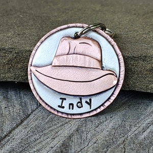 Médaille d'identification pour chien - Médaille pour chien - Médaille pour chapeau - Médaillon pour fedora - Chapeau Harrison Ford - Médaille d'identification pour chien Indy