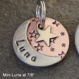 Mond und Sterne Hundemarke für Hund und Katze Hand gestempelt Celestial Haustier ID Tag für Hund, Einzigartiges handgemachtes Hunde Namensschild Geschenk für Tierliebhaber - die Luna
