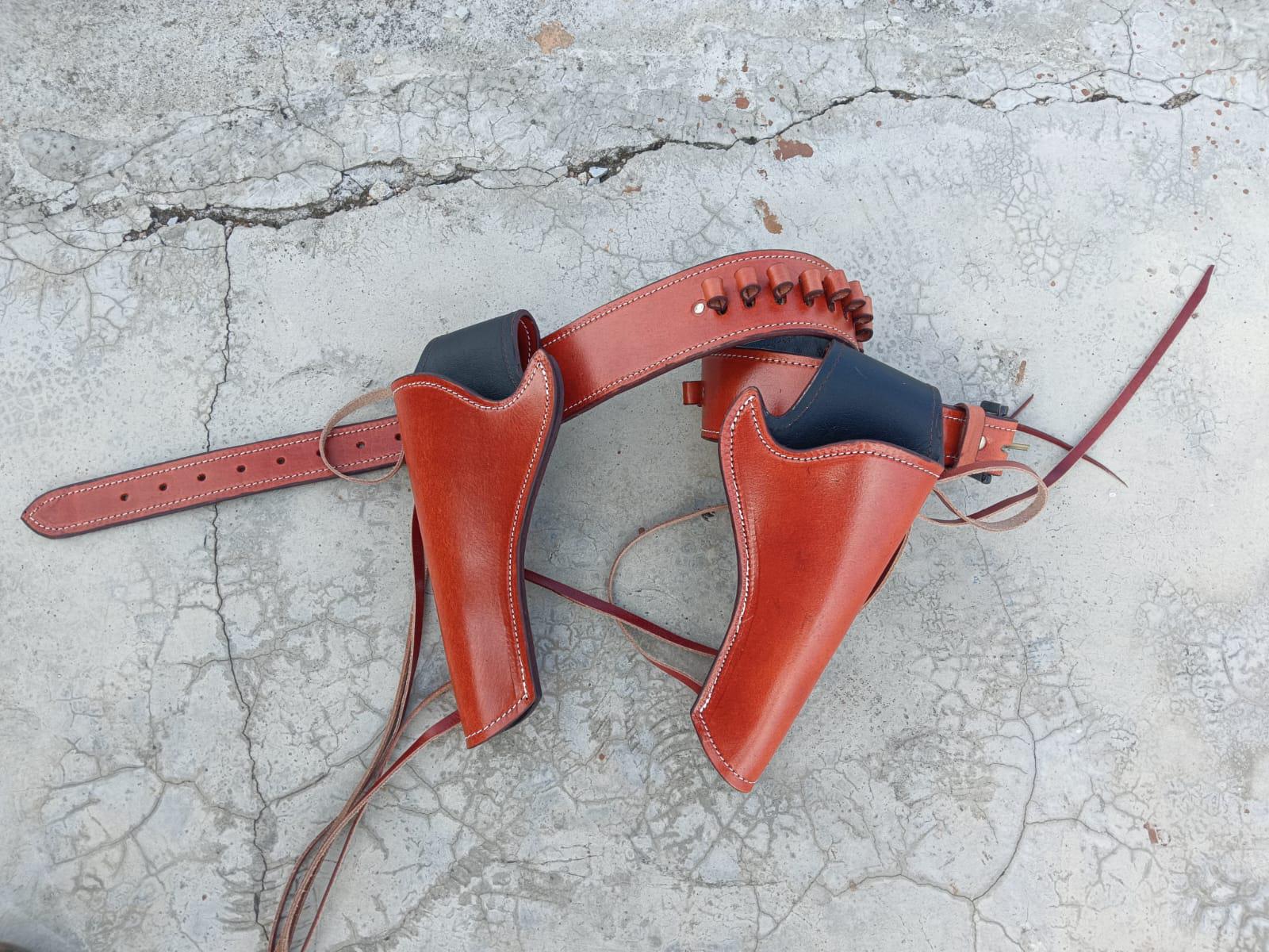 ハンドメイドレザーカウボーイホルスター：右利き用、.22-.45口径