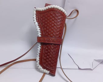 Coldre de couro artesanal com saque cruzado: para revólver estilo cowboy do Oeste.