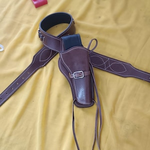 HidesGroup Handmade Western Leather Revolver Holster with Belt – Fits 4&quot; to 6.5&quot; Barrel – .22, .38/.357, .44/.45 Cal – Cowboy Style