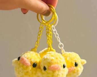ミニひよこぬいぐるみキーホルダー：手作りのふわふわの黄色いひよこの